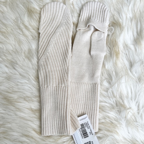 NWT Lululemon Twist Knit Mittens - Picture 2 of 4